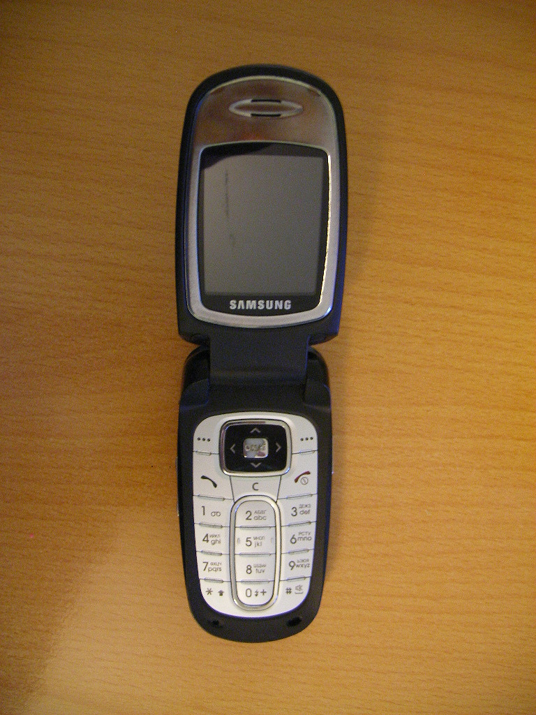 Телефон Samsung SGH-E730 в дар (Омск). Дарудар