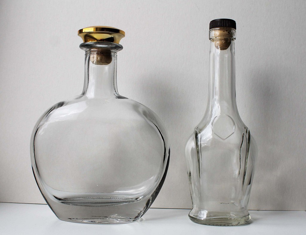 Красивая стеклянная бутылка. Стеклянная бутылка. Стеклянные бутылки для коньяка. Бутылка коньяка. Пустая бутылка коньяка.