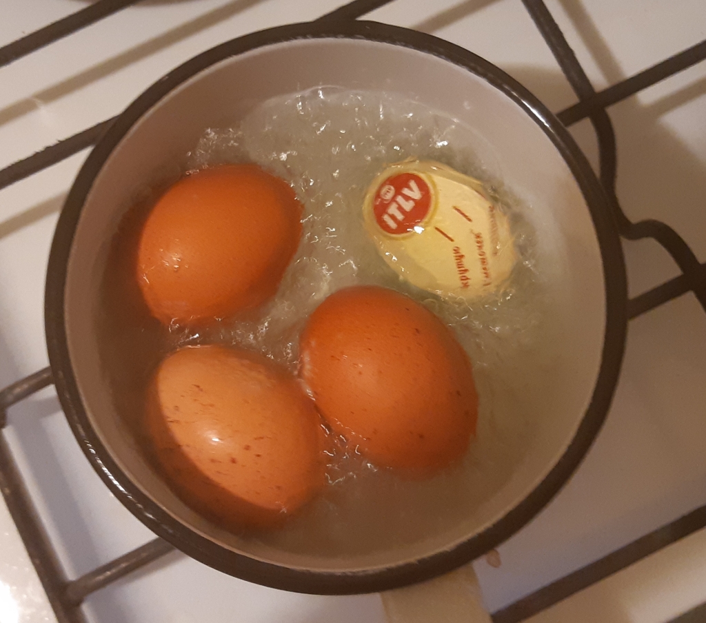Сколько варить два яйца. Варка яиц по минутам. Степень варки яиц. Что приготовить с яйцами. Стадии варки яйца.