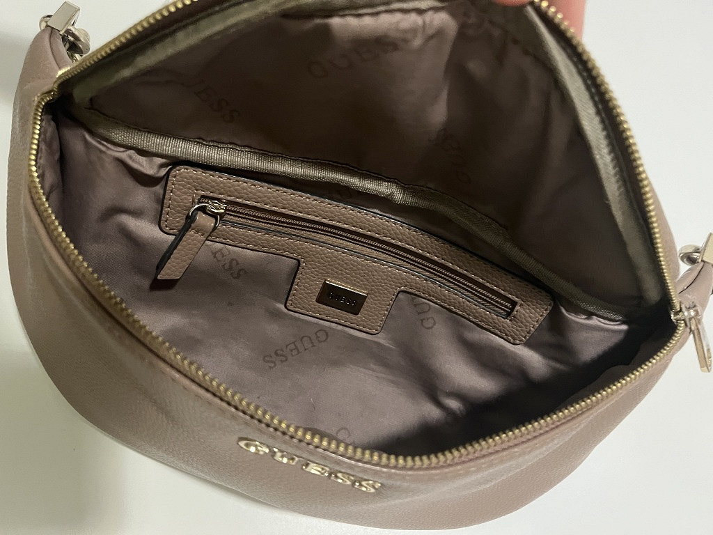 Поясная сумка Guess в дар (Москва). Дарудар