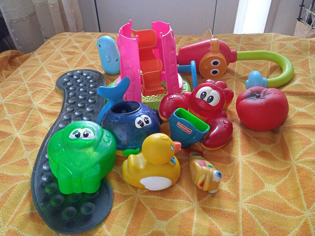 Игрушки для игр в воде. в дар (Москва). Дарудар