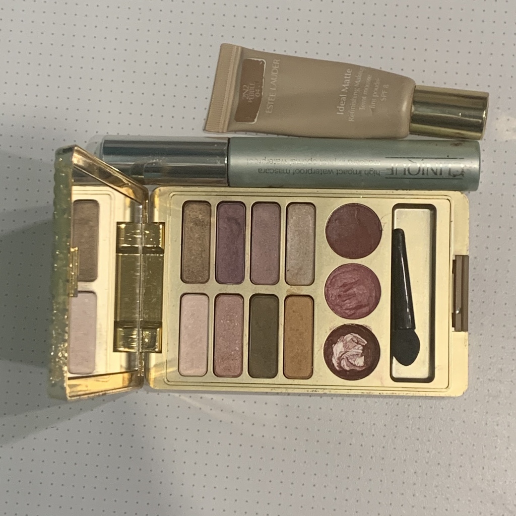 Бежевый оттенок помады. Набор эсте лаудер тушь и помада. Помада тональник. Тональник помада. Mac помада для губ lustre lipstick интенсивный блеск.