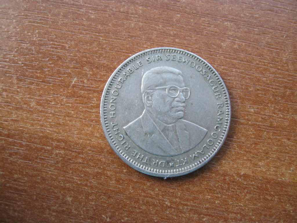 Монета 1997 Mauritius one•rupee.