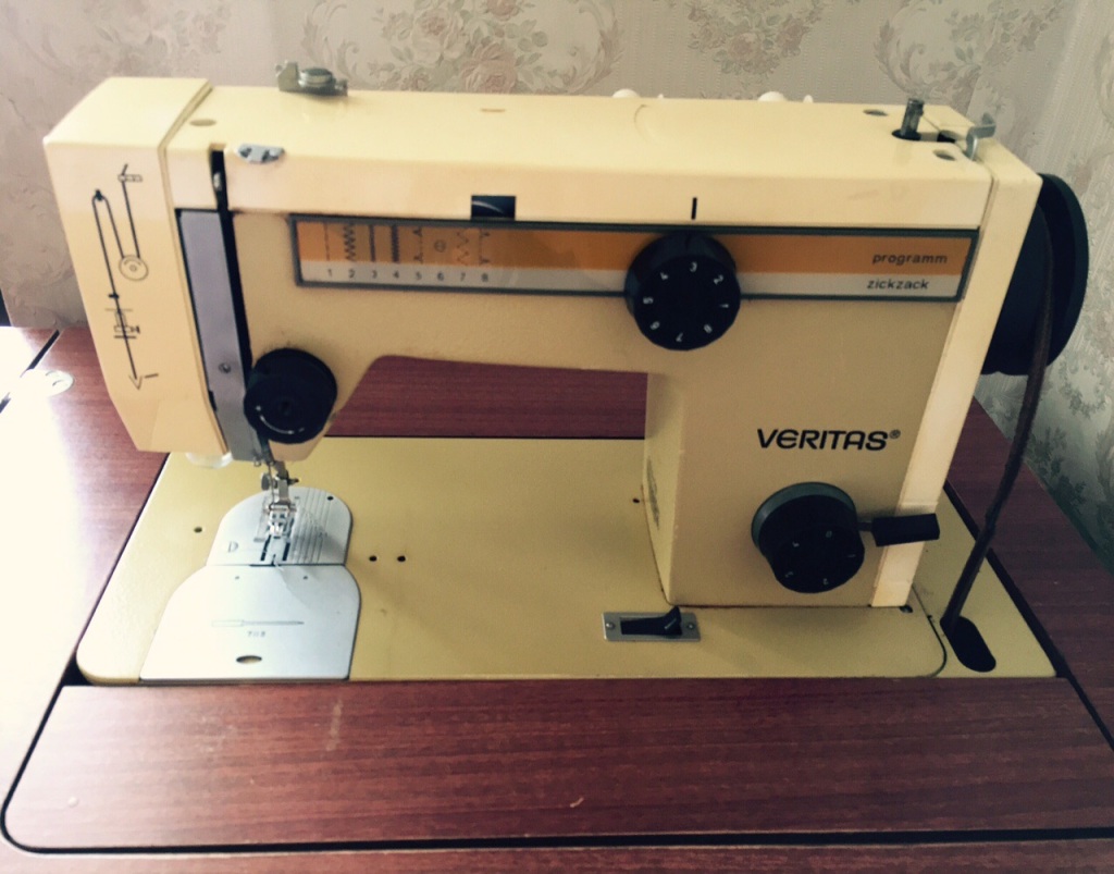 Veritas est. Швейная машинка veritas 1990. Швейная машина Веритас 8024\32. Швейная машинка veritas 8014. Швейная машина Веритас ножная 8014.