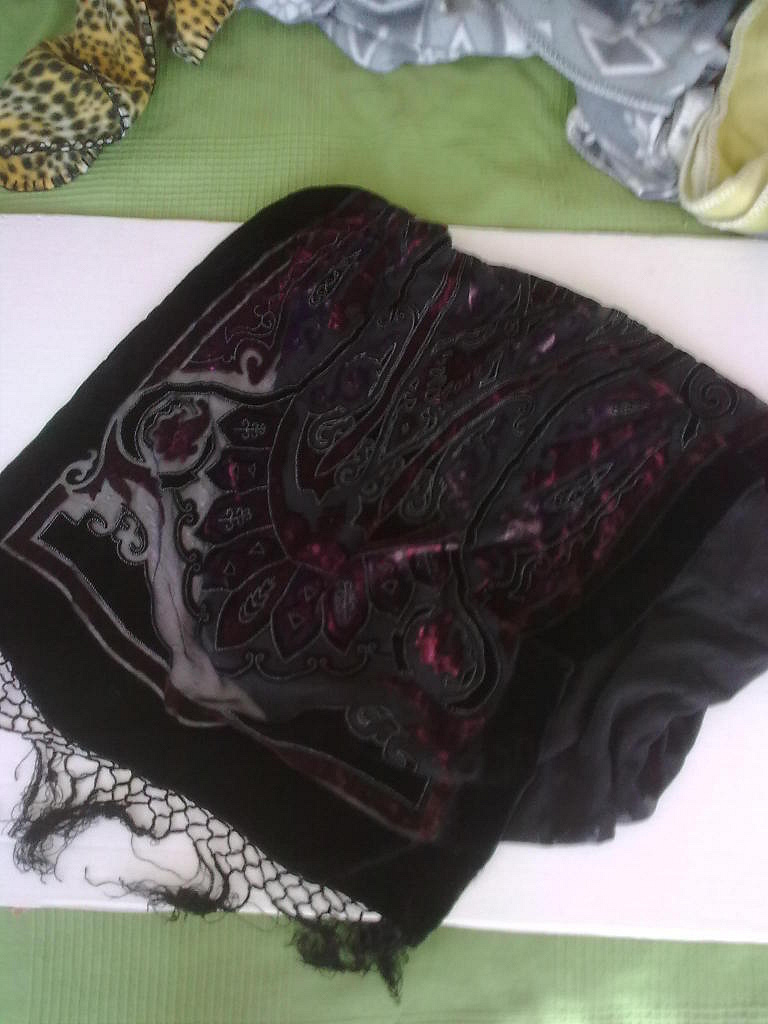 Черный платок 40. Бархатный платок. Бархатный шарф. Вельветовый платок. Палантин из панбархата.