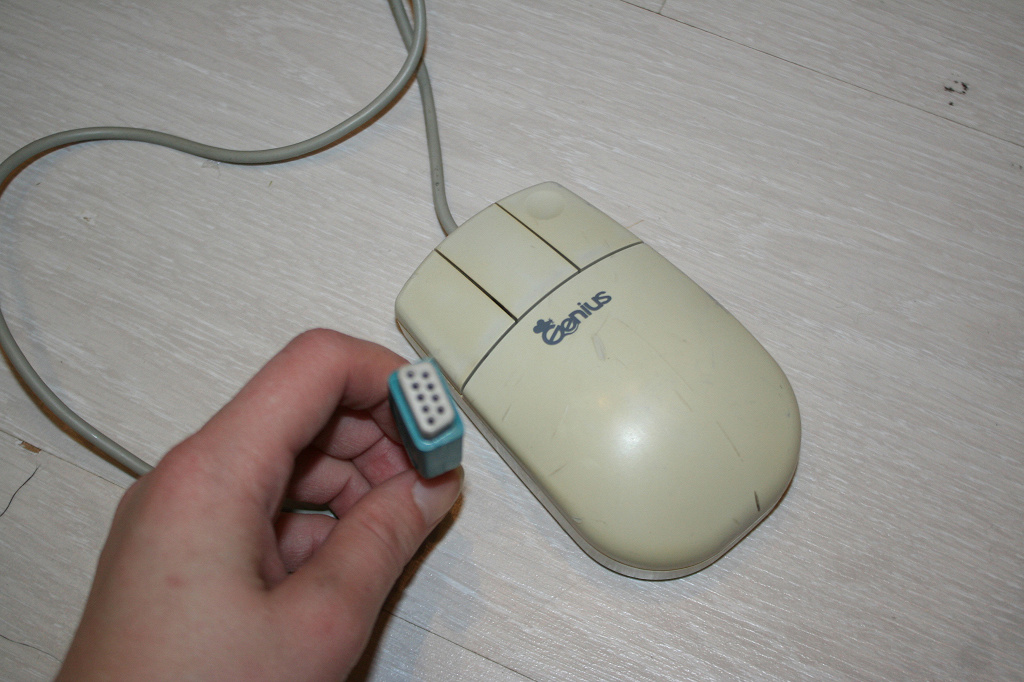 Retro mouse. Компьютерная мышь RS 232. Ретро компьютерная мышь. Компьютерная мышь с штекером. Ретро мышка компьютерная.