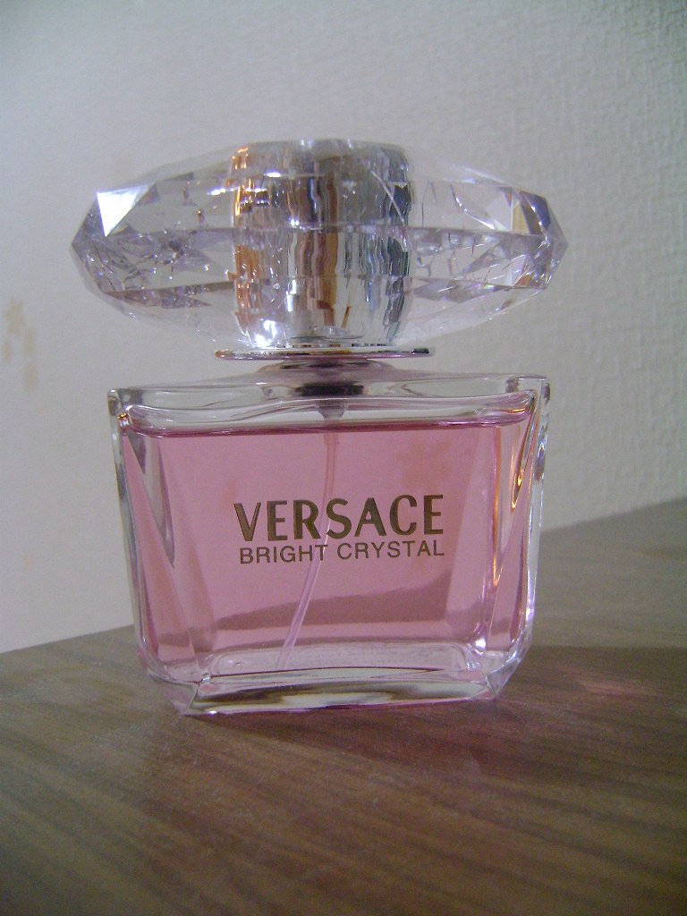 Духи версаче кристалл. Versace Bright Crystal EDT, 90 ml. Туалетная вода Bright Crystal Versace 90ml. Версаче Брич Кристалл розовые.