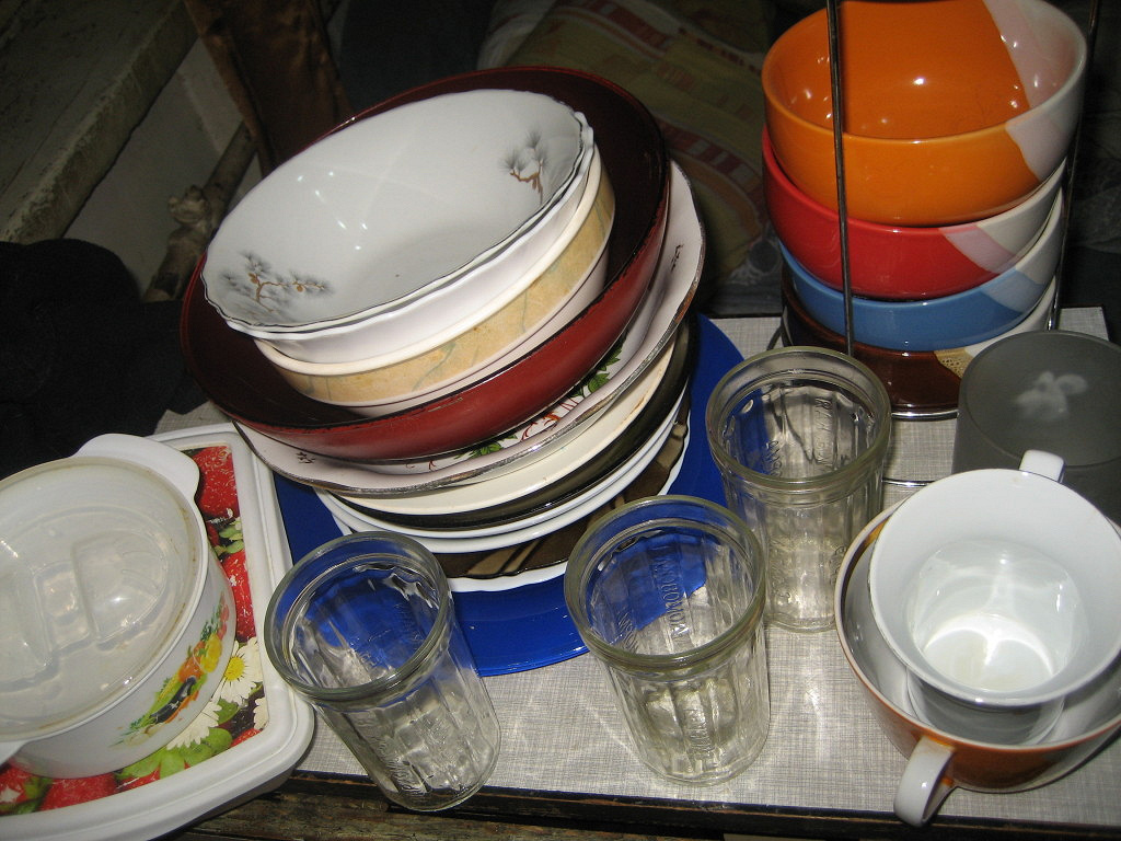 Куплю посуду б у. Посуда б/у. Мелкая посуда на б. Посуда много б/у. Отдам даром посуду в Москве.