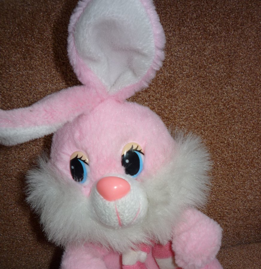 Игрушка заяц ссср. Мягкая игрушка заяц. Розовый заяц игрушка. Мягкая игрушка розовый заяц из 90х. Розовый зайчик игрушка мягкая.