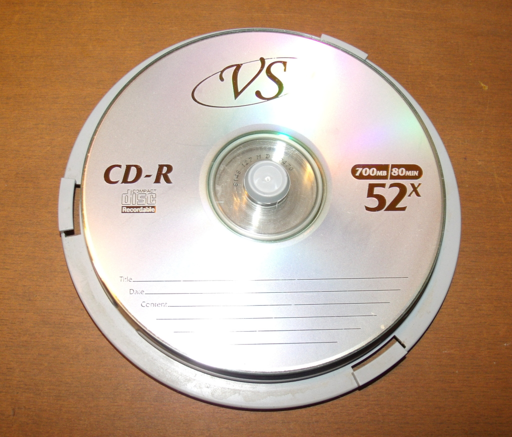 Болванки CD-R 800 MB. Болванки CD R С алюминиевым слоем. Чистый диск. Шесот шестьдесят шистые диски.