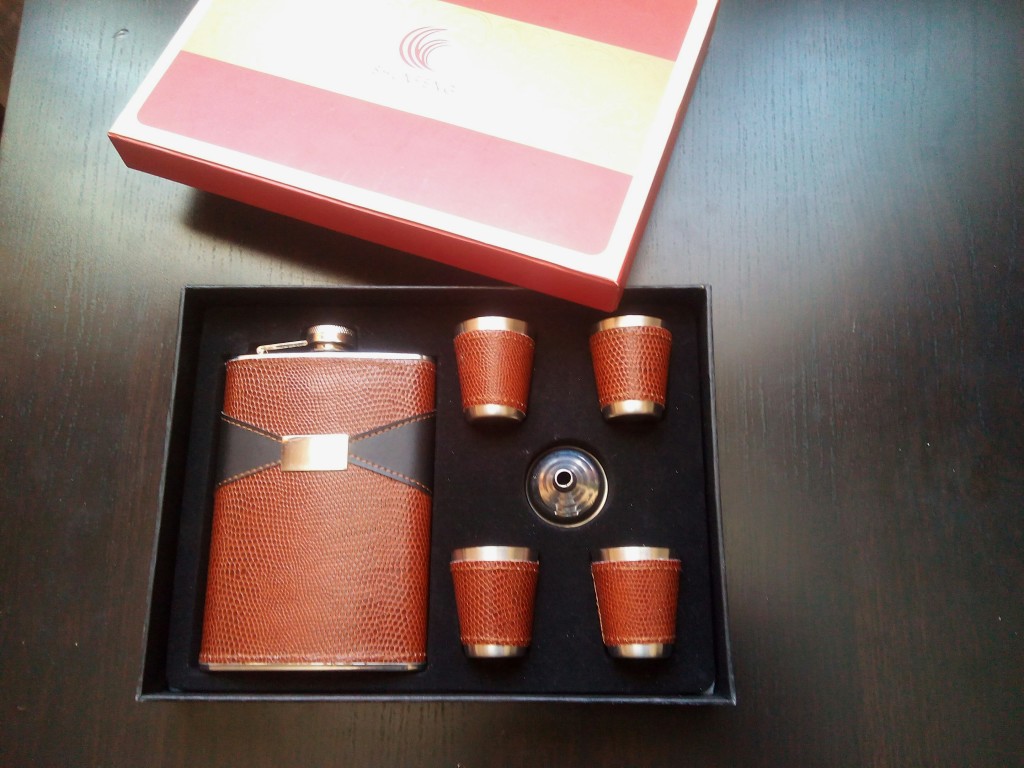 Подарочный кейс для алкоголя. Миниатюрные алкогольные бутылочки. Набор алкаша. Мыло водка наборы. Набор мини алкоголя.