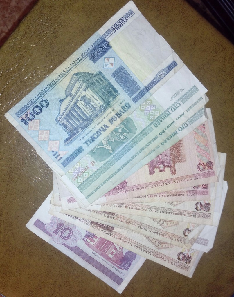 Дай денег беларусь. Белорусские деньги. Белорусский рубль. Белорусские рубли в руках. Фотографии белорусских денег.