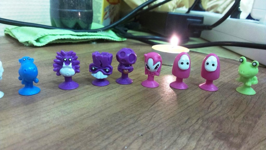 Прилипалы монстры в дикси. Прилипалы игрушка игрушка игрушка. Крошка прилипала. Крошка прилипала. Прилипалы.