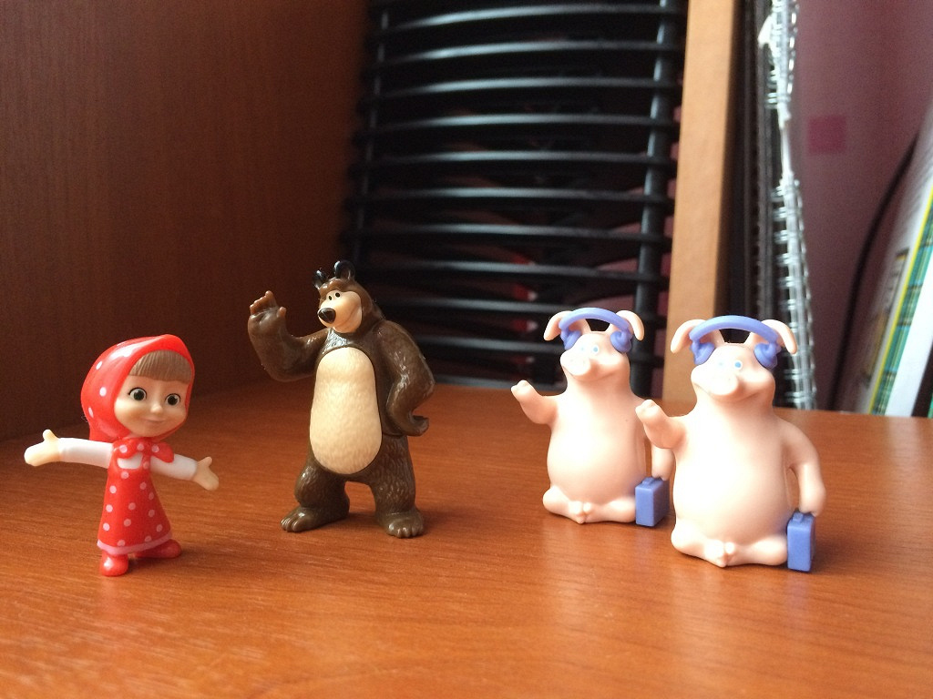 маша коллекционирует киндер сюрпризы. игрушка из киндера ежик.