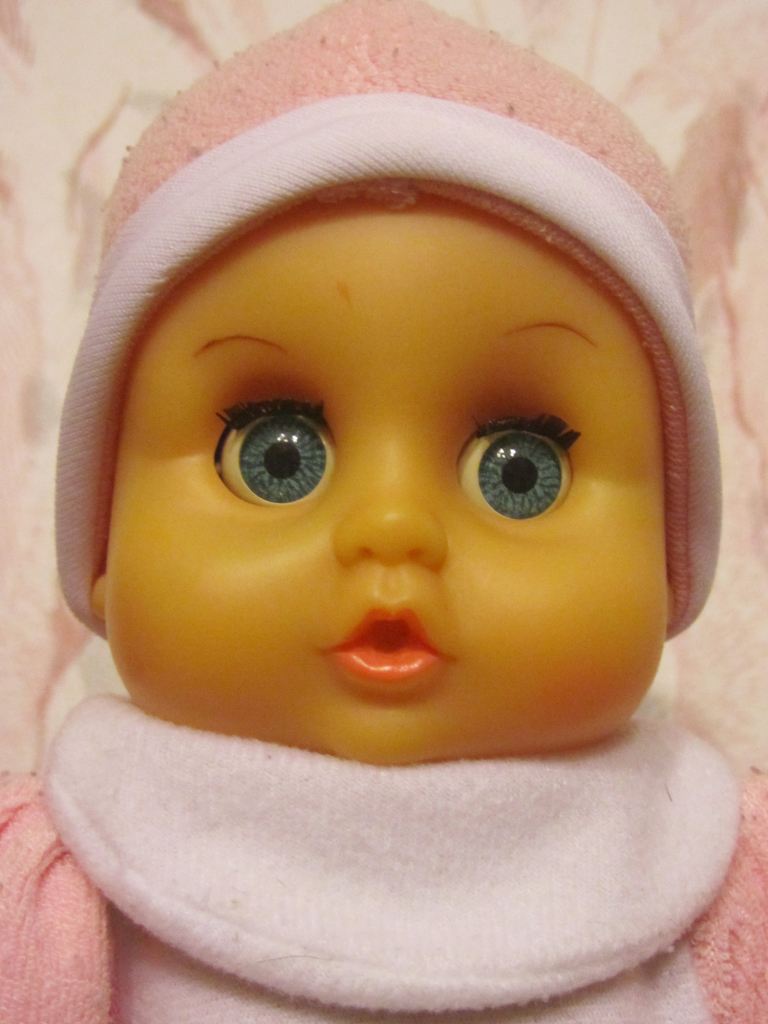 Paola reina 47 см. Кукла закрывает глазки. Кукла открывается глаза и закрывается. Кукла закрывает глазки. Кукла с закрывающимися глазами.