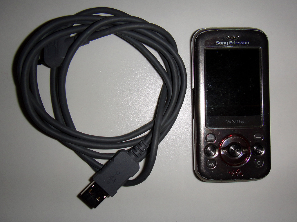 Мобильный телефон SONY-ERICSSON в дар (Москва). Дарудар