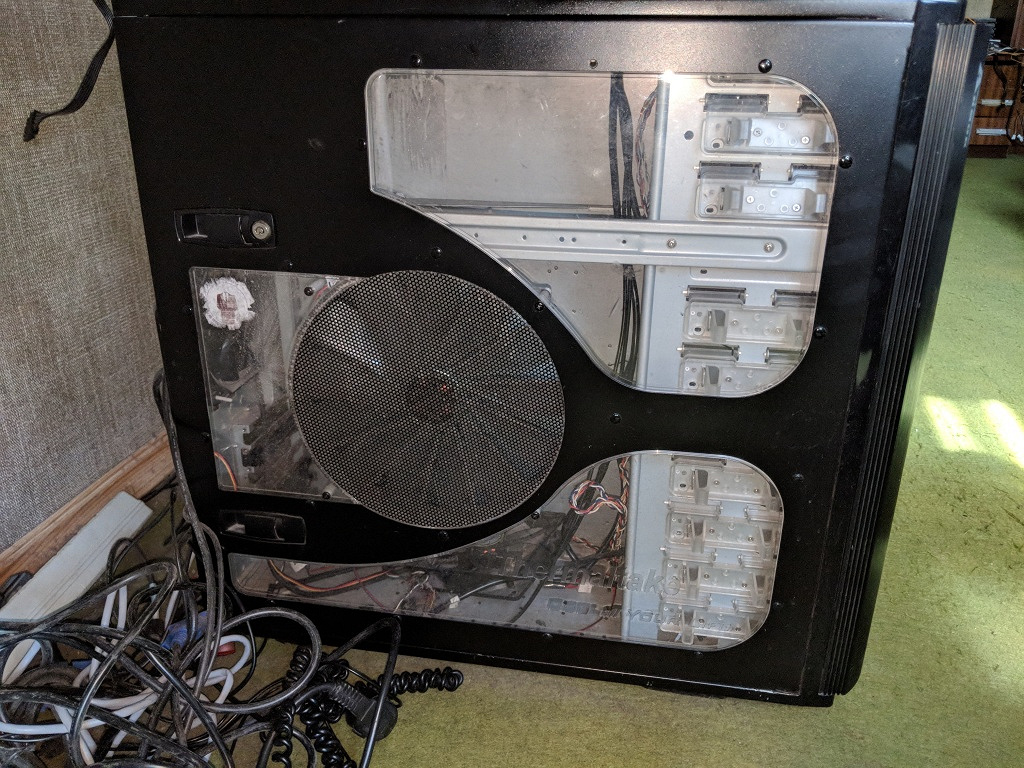 Компьютерный корпус Thermaltake Armor в дар (Москва). Дарудар