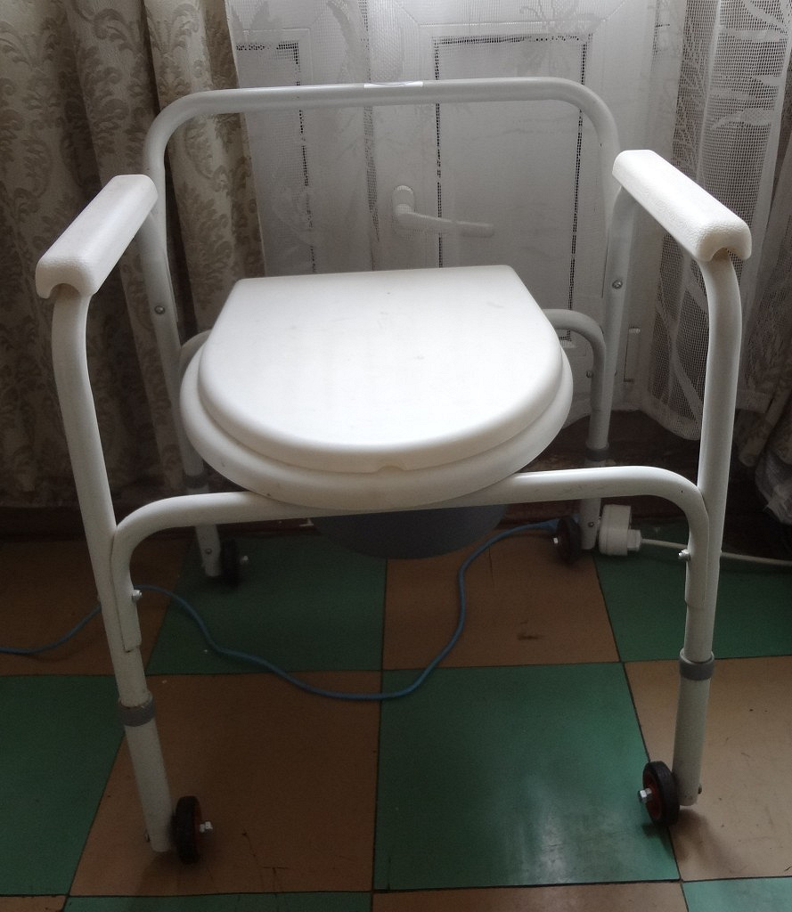 Авито стул туалет. Санитарное кресло-туалет Care RPM 68500. Кресло-туалет trives ca668. Стул-туалет для инвалидов КТУ-010. Кресло туалет кт810м юкигрупп.