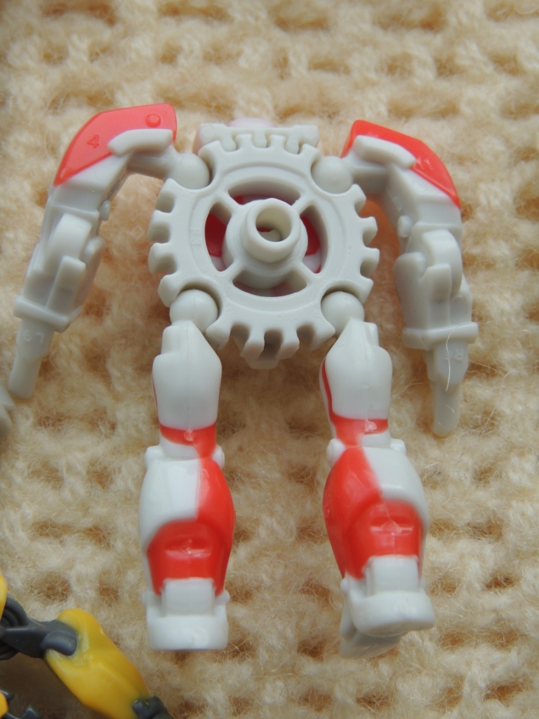 киндер робот mixart. Kind robot.