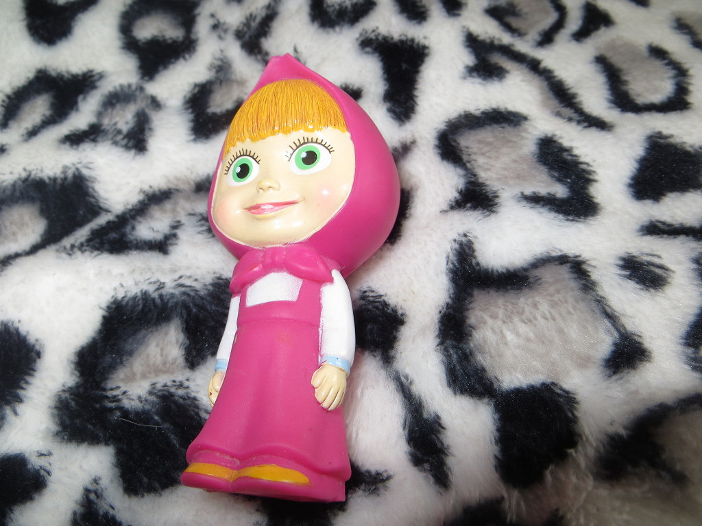 Машку делаем. Резиновая кукла Маша. Фигурка Маши из мультика. Кукла Маша маленькая. Кукла Маша в красной шубке.