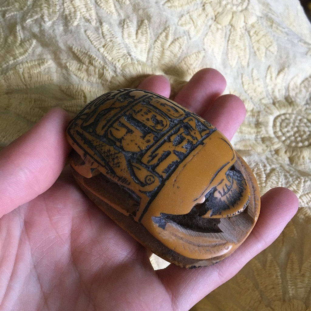 сувенир скарабей из египта