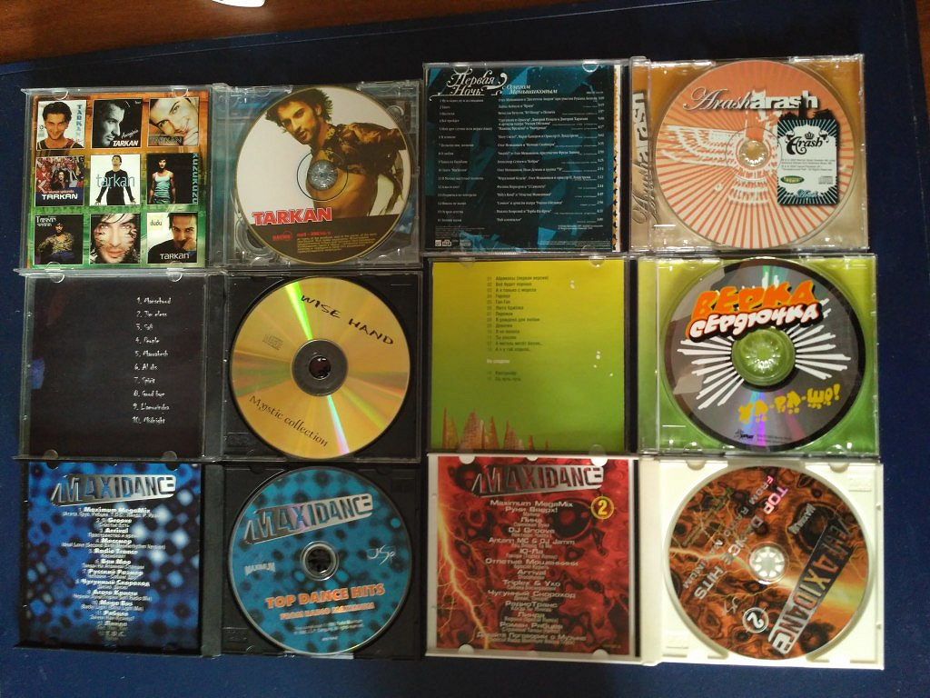 Компакт песня. Компакт диск с песнями. Коллекция компакт дисков. Коллекционные CD диски. Коллекция музыкальных дисков.