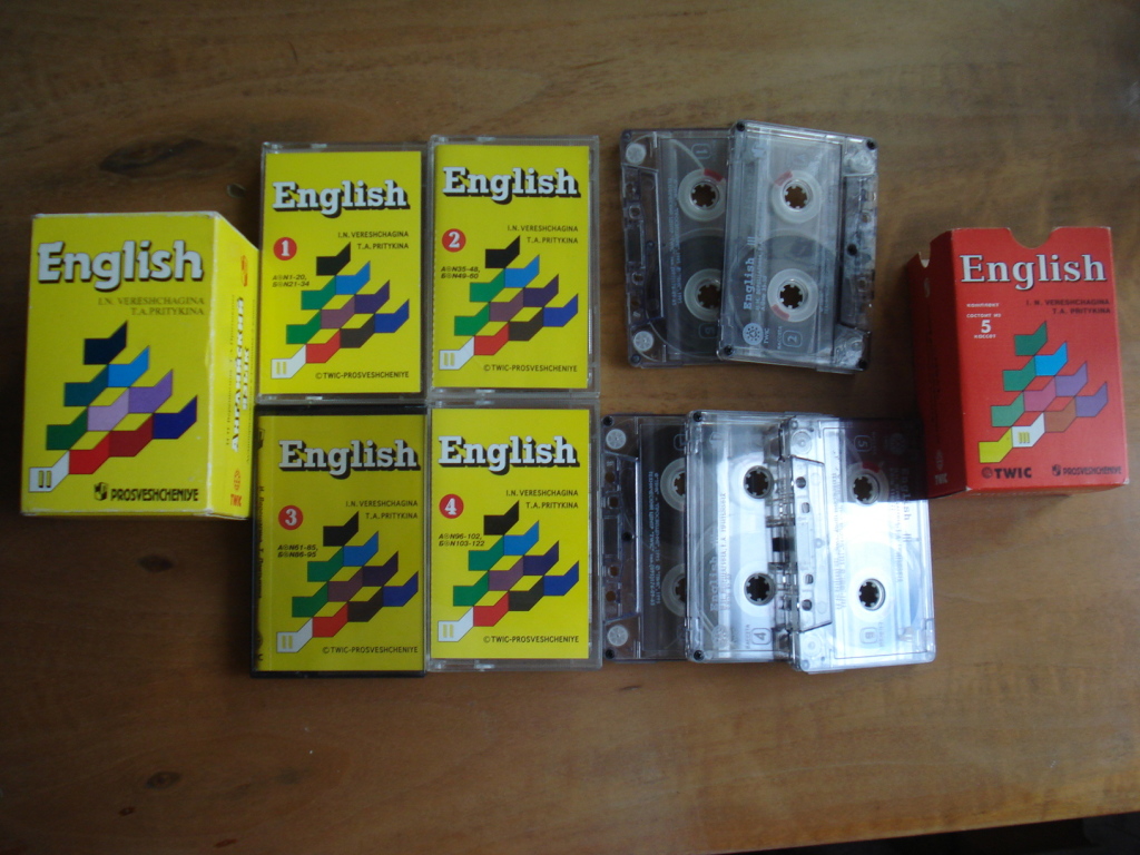Аудио english. Кассеты по английскому языку. Аудиокассеты английский. Учебник по английскому с кассетой. Язычок магнитофонной кассеты.
