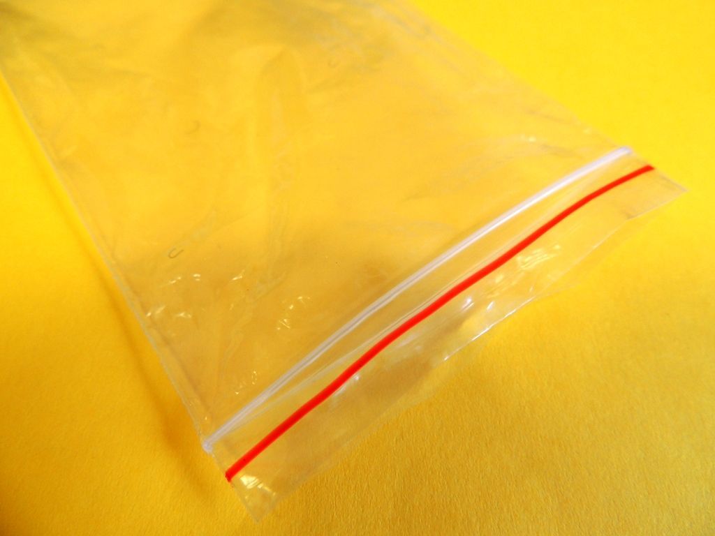 Зип лок. Упаковка zip Lock. Zip Lock пакет 5 7. ЗИП лок на вакуумном пакете. Застежка zip Lock.