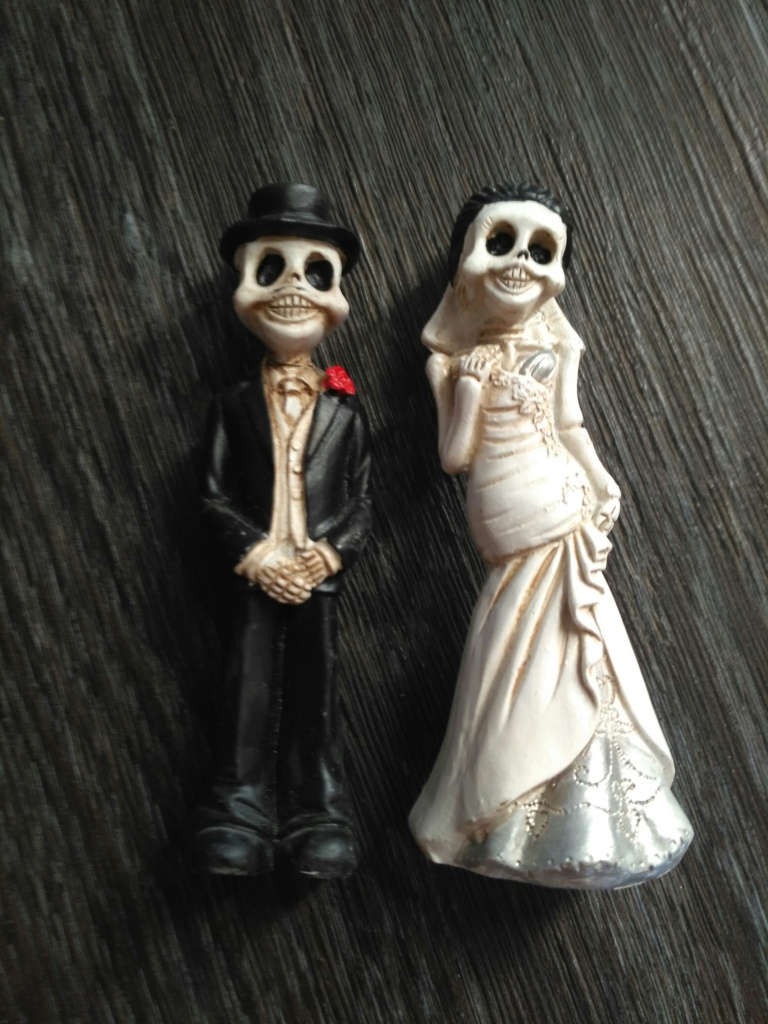 Скелет в свадебном платье