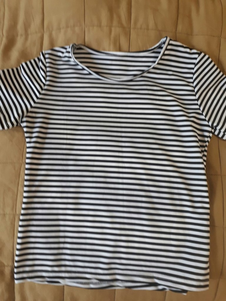 Футболка с полосой наискосок. Футболка в полоску мужская. У димы есть полосатая футболка. Gymboree cat коллекция. Футболка nike в полоску.