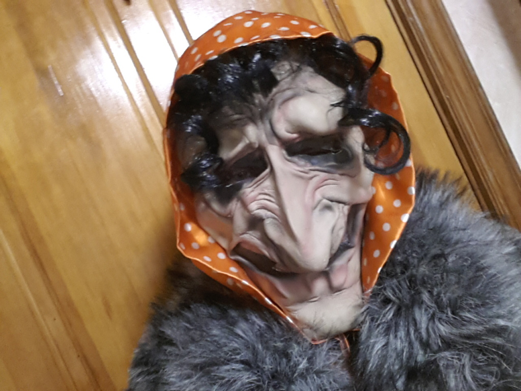Баба яга в шоу маска