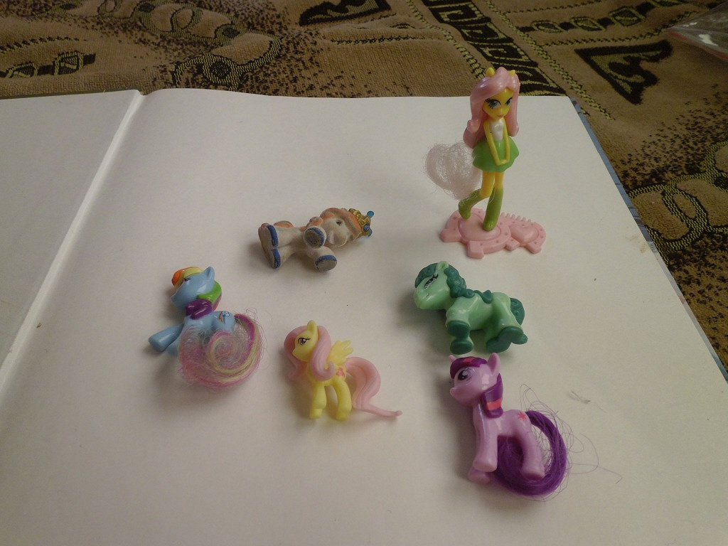 Киндер май литл. Коллекция Киндер пони. Цветочные пони Киндер. Цветочные пони из киндера. Коллекции Киндер игрушек пони.