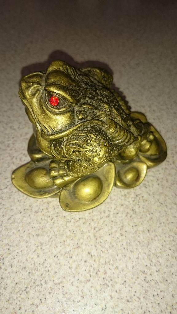 денежная жаба. денежная жаба по фен шуй. денежная жаба большая. жаба трехлапая по фен шуй. жаба трехлапая по фен шуй.