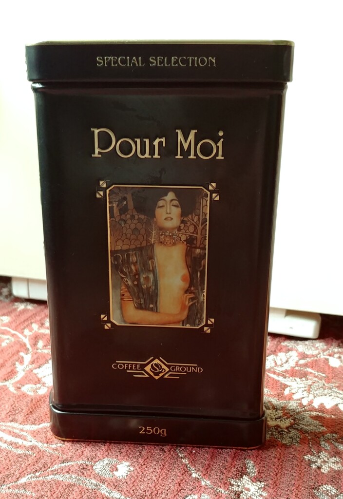 Жестяная коробка в виде книги в дар (Москва). Дарудар