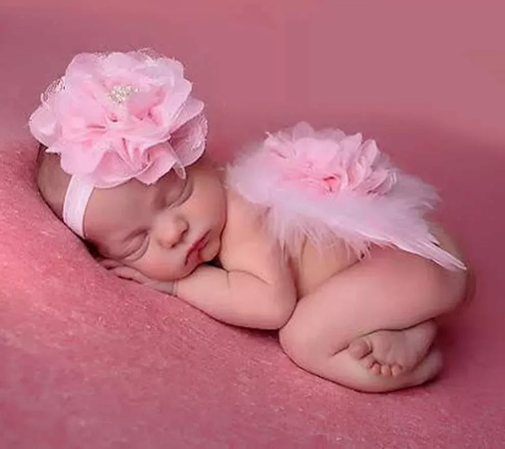 Малышка в розовом
