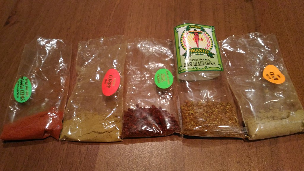 Просроченная приправа. Просроченные специи. Специи в банке стеклянной. Хранение специй. Приправа бахарат.