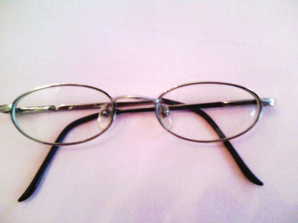 Плюсы и минусы очков. Очки на минус это. Плюсовые очки. Очки для зрения минус 10. Очки для зрения минус.