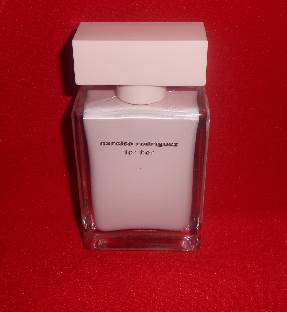 Narciso rodriguez for her edp. Марко Родригес духи женские. Нарциссо Родригес Парфюм розовый флакон. Духи нарциссо Родригес красный флакон. Нарцисс Родригес духи розовые.