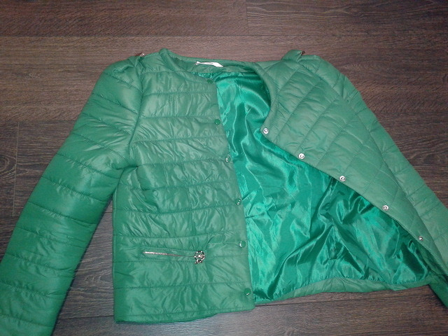 Авито куртка 140. Куртка жакет на синтепоне женское. Зеленая синтепоновая куртка 2022. Куртка плетеная зеленая женская.