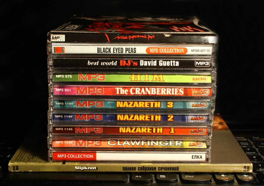 Collection mp4. Музыкальные диски mp3. Мп3 диск. CD mp3 диски. Легенды зарубежного рока DVD.