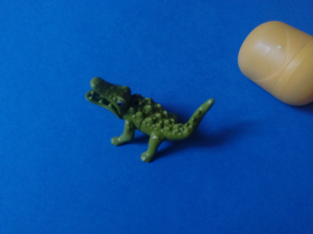 Киндер крокодилы. Крокодил из Киндер сюрприз 2022. Крокодил игрушка из киндера. Коллекция крокодилов из Киндер сюрприза. Фигурки из Киндер сюрприза крокодилы.
