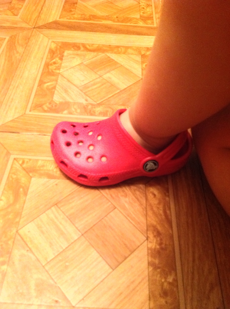 Фото crocs на ноге