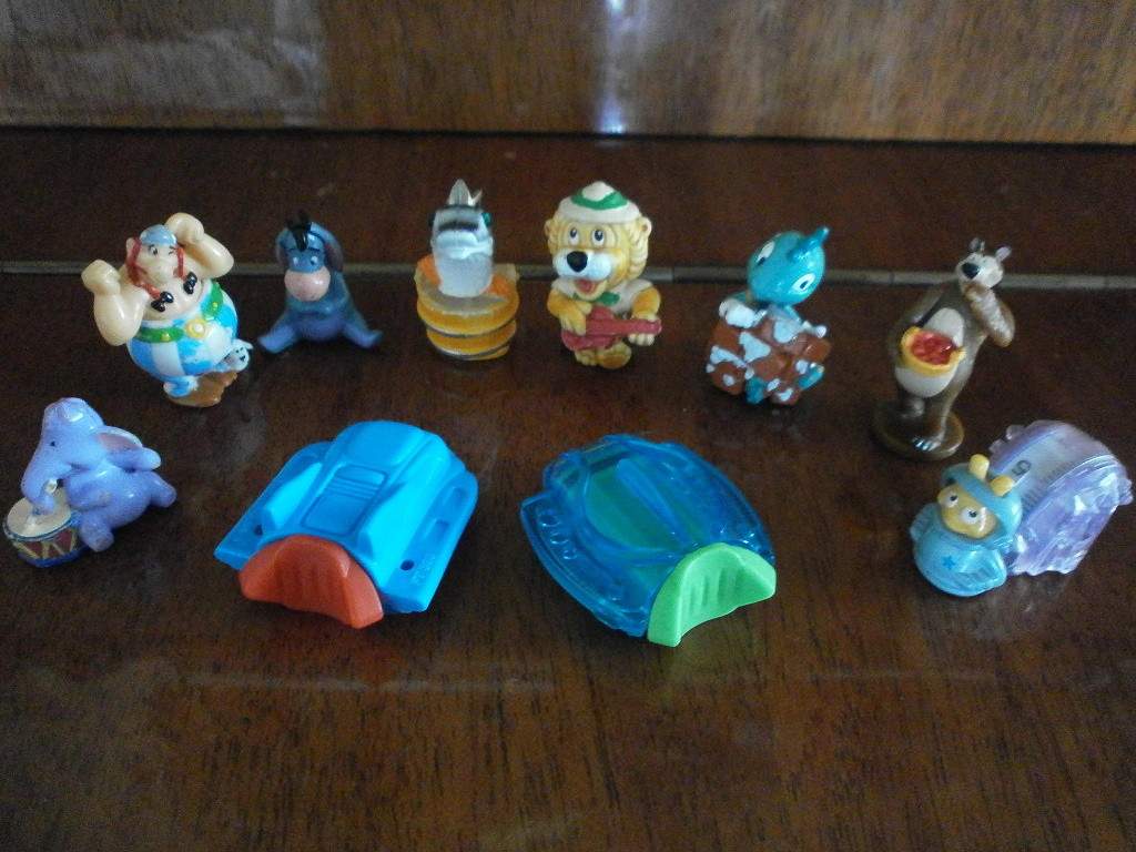 Киндер космическая миссия 2023 коллекция. Коллекции Киндер космический. Киндер космос. Киндер космические брызгалки. Брызгалка коллекция Киндер