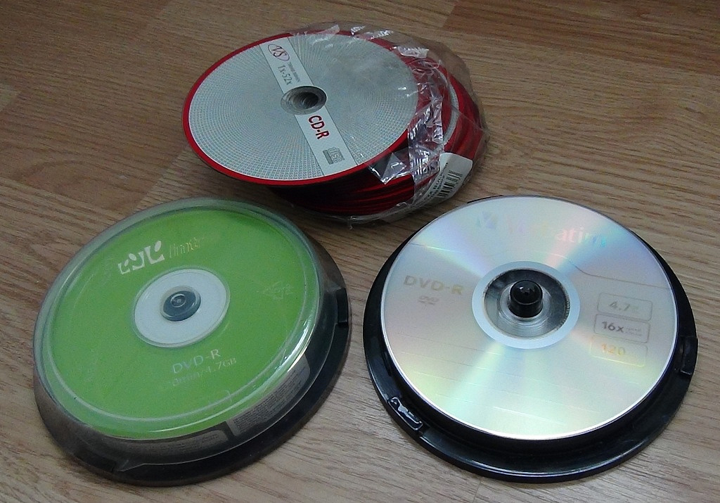 Чистый том купить. Болванка диск DVD-RW. CD-R/ DVD-R диски чистые. Book Marlin CD-R болванки. Болванка DVD R.