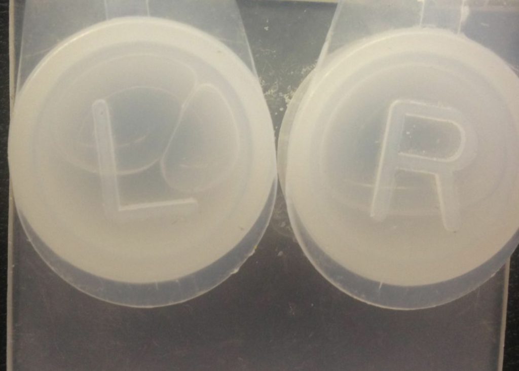 Контейнер для линз с бактериями. Линзы в баночке. Контактные линзы. Контейнер для линз. Контейнер для линз.