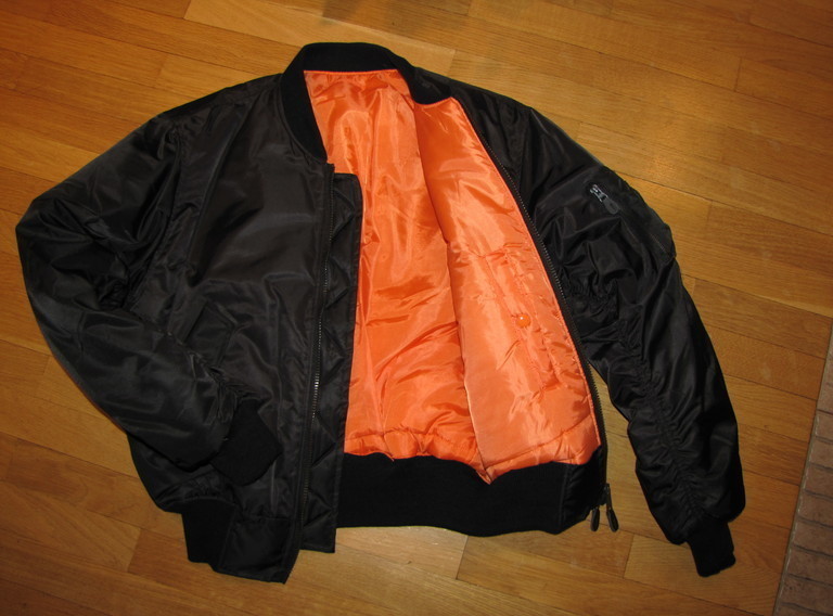 Авито куртка мужская бу купить. Ма-1 куртка 1990. Куртка пилот мужская черно-оранжевая. Куртка пилот в 90-х. Куртка с оранжевой подкладкой мужская.