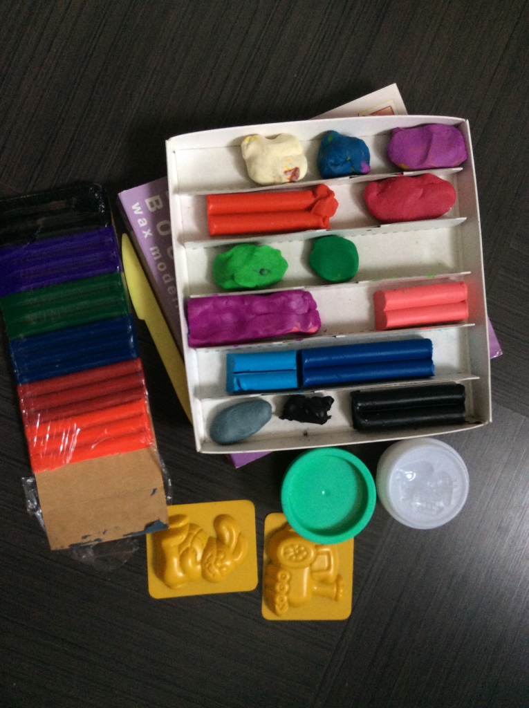 Коллекция из пластилина хранились в шкафу