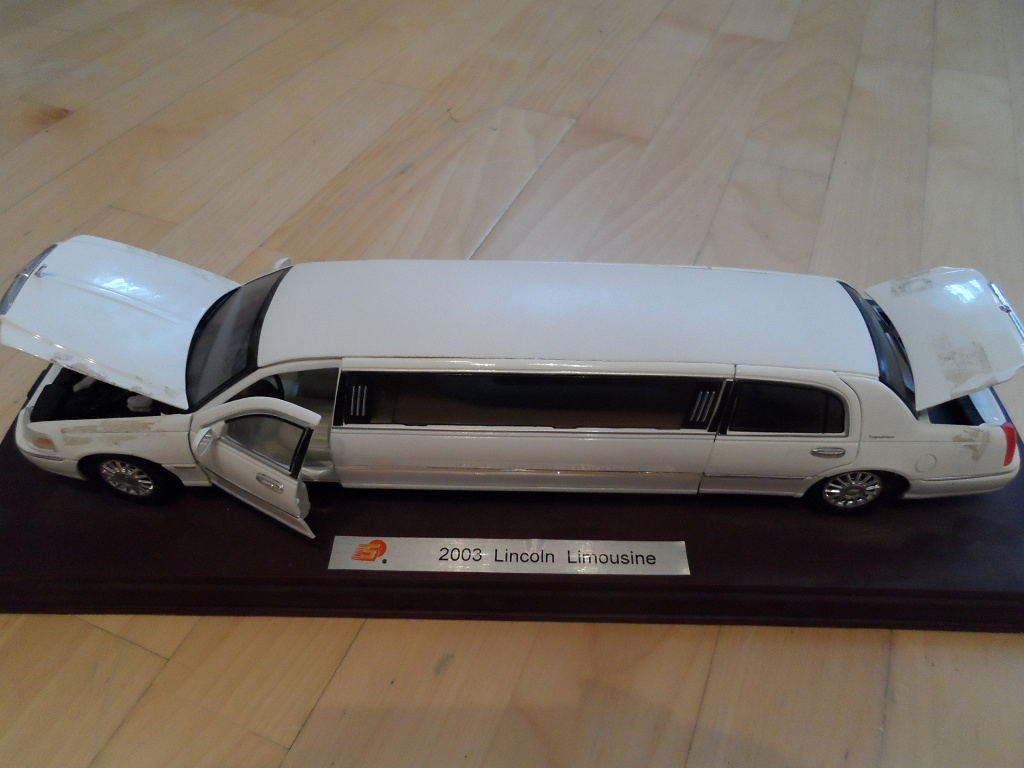 Игрушечные машинки лимузины. 2003 Lincoln Limousine игрушка. Машинка лимузин Линкольн. Игрушка-лимузин Lincoln SS-9732. Модель авто Линкольн навигатор лимузин 1:48.