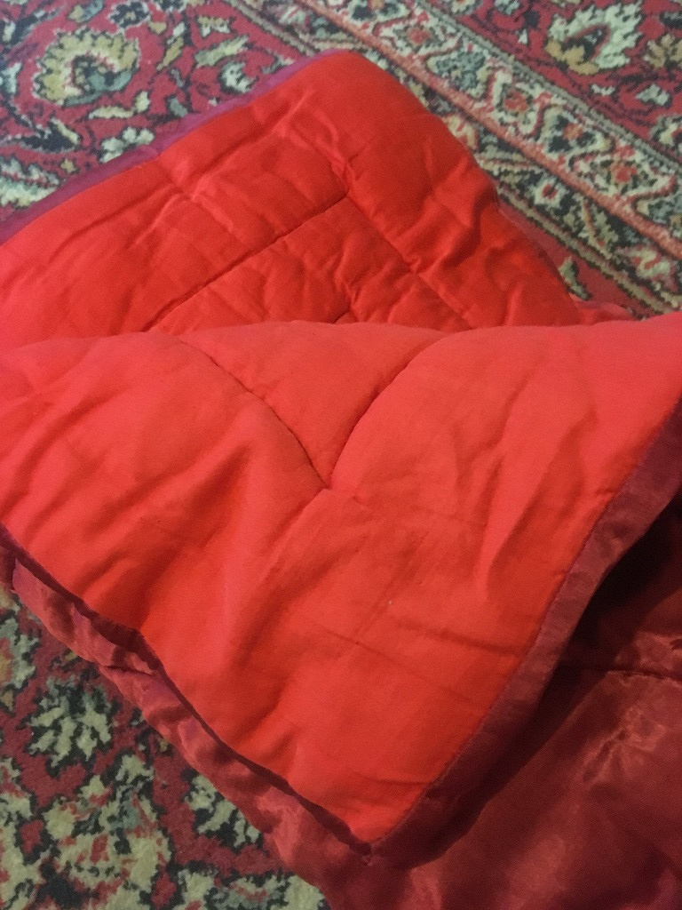 Куда сдать старые одеяла. Куда сдать старые одеяла. Советское одеяло в клетку. Одеяло шерстяное. Отдам даром ватное одеяло.