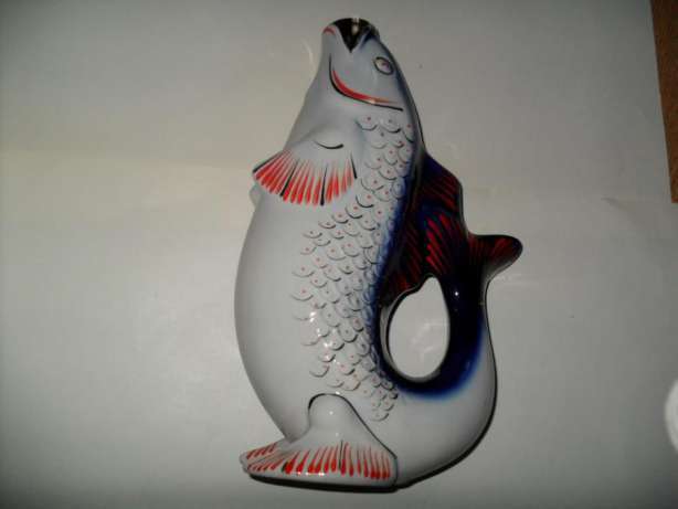 Фарфоровая статуэтка рыба графин. Графин рыбка. Рыба кувшин. Рюмки рыбки. Кувшин рыба коричневый.